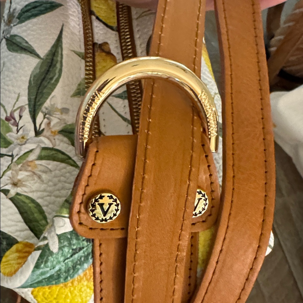 NWOT, Valentina vintage crossbody bucket bag in a gorgeous leather lemon print. - Picture 8 of 9